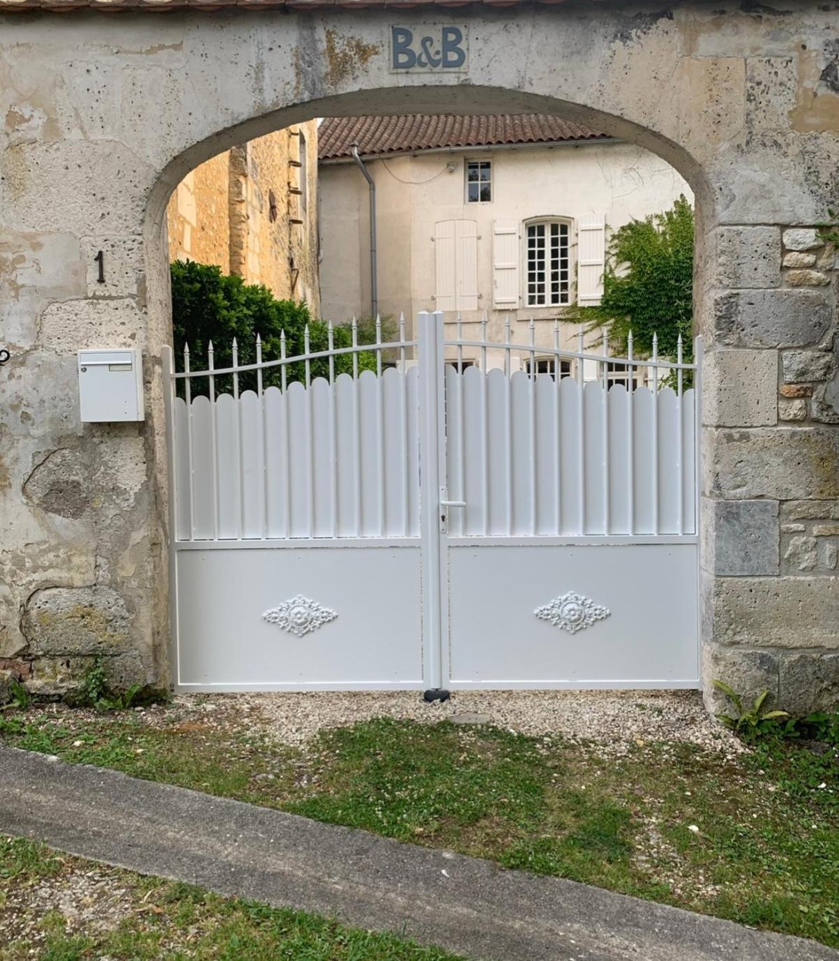 La Maison Du Pont La Rochebeaucourt-et-Argentine Dış mekan fotoğraf